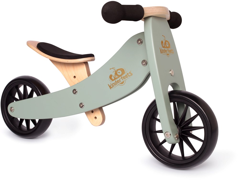 Silber Salbei Kinderfeets 2-in-1-Holz-Balance-Dreirad mit schwarzen Rädern und Sitz, Logo am Rahmen und am Sitzrohr.